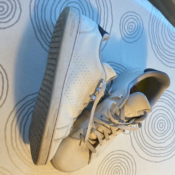 Adidas white “leather” sneackers sz11 a bit used but still in great shape GZ5299 - Picture 2 of 13